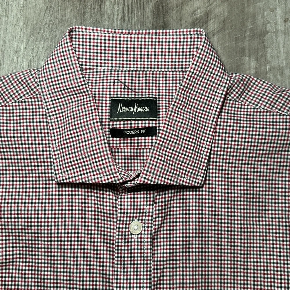 Neiman Marcus Modern Fit Long Sleeve Button Down - Large